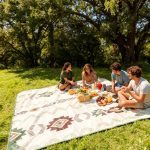 Small Bohemian Tassle Woven Rug - Indoor/Outdoor Accent Throw Mat for Picnic, Camping, or Home Decor – Bild 5