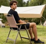 Stylish Portable Outdoor Folding Chair with Wood Armrests - Heavy-Duty Patio & Camping Seat - Imagem 4