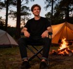 Heavy-Duty Black Folding Director's Chair - Portable Metal Frame & Black Canvas Seat for Makeup, Patio, & Events - 图片 3